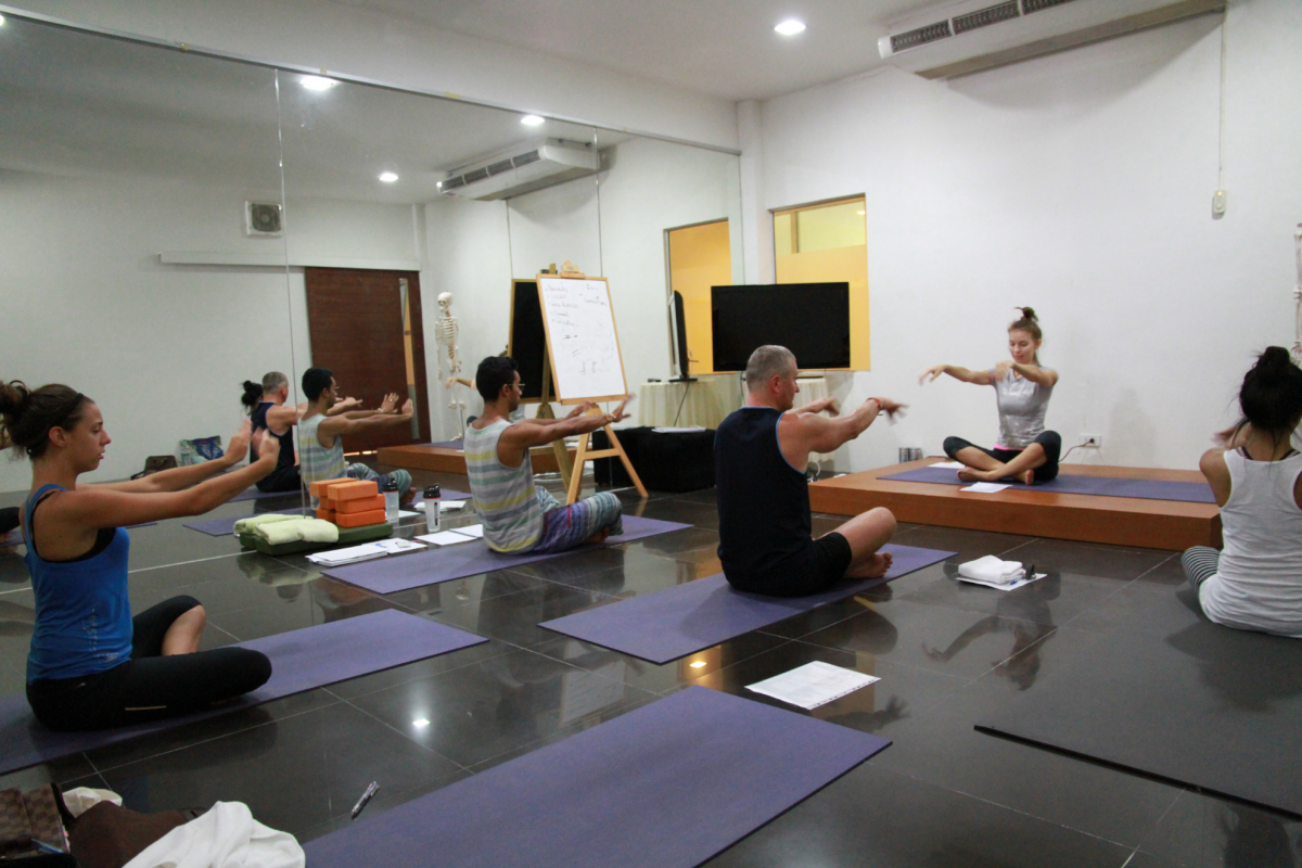 Practice Teaching - Yoga Teacher Training in Phuket