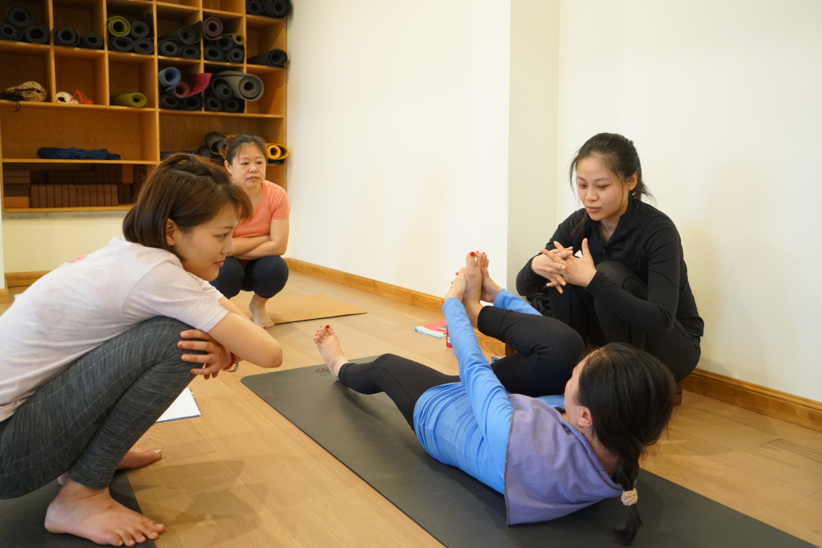 Practice Teaching in Groups - Yoga Teacher Training China